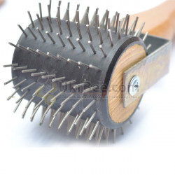 Hedgehog beekeeping uncapping roller