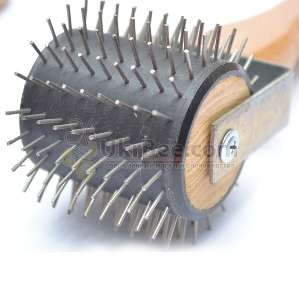 Hedgehog beekeeping uncapping roller