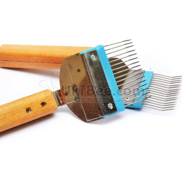 Stainless steel uncapping fork (wooden handle)