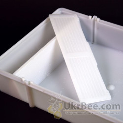 Plastic hive top feeder, 2 L
