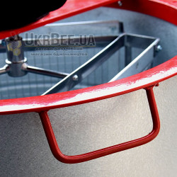 3-Frame Honey Extractor. Non-Reversible Baskets. Aluzinc Tank