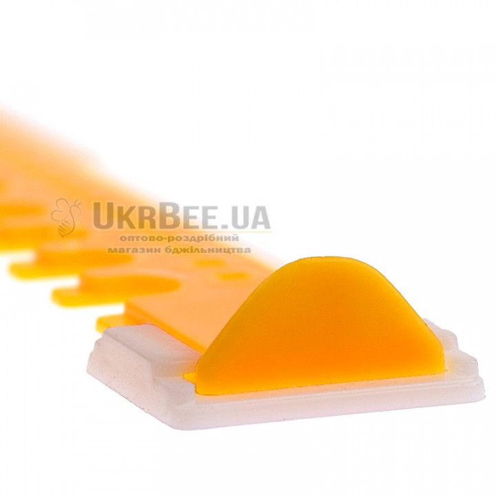 Lower entrance gate with holes (2-piece, plastic)