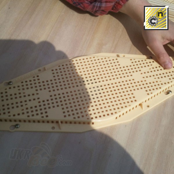 "Rhombus" Nicot Bee Escape
