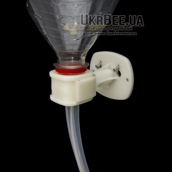 External vacuum bee feeder/drinker