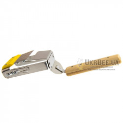 Honeycomb uncapping fork-cultivator with wooden handle (Ukraine)