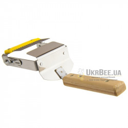Honeycomb uncapping fork-cultivator with wooden handle (Ukraine)