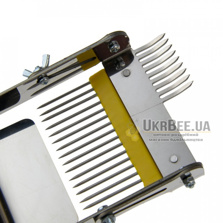 “Plus” Uncapping Fork-Cultivator for Honeycombs