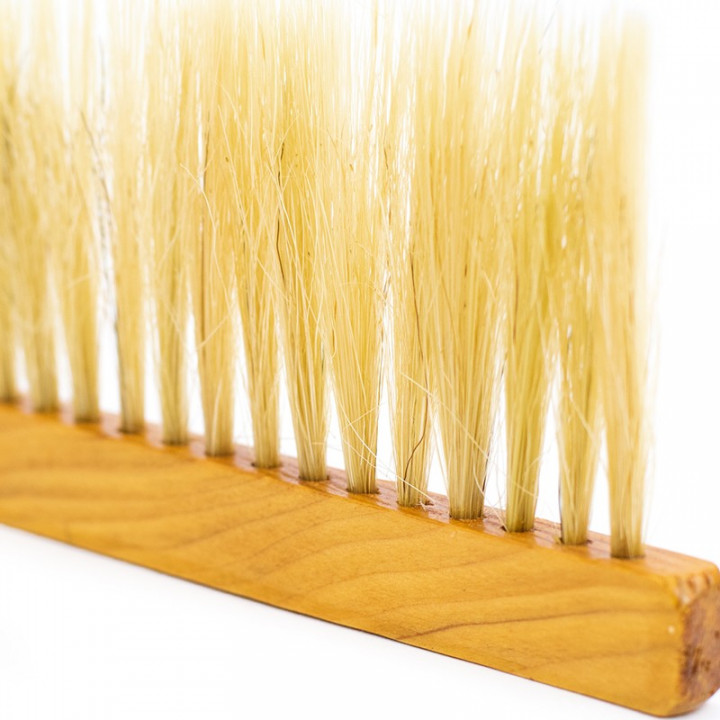 Single-row beekeeping brush, natural bristle, wooden handle, Serbia