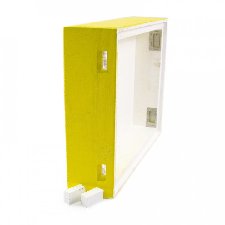 One-piece moulded roof for 10-frame EPS hive