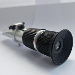 Honey Refractometer + ATC for Moisture Measurement