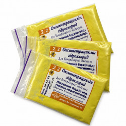 Three zip bags of Oxytetracycline Hydrochloride 2 g with yellow powder on white